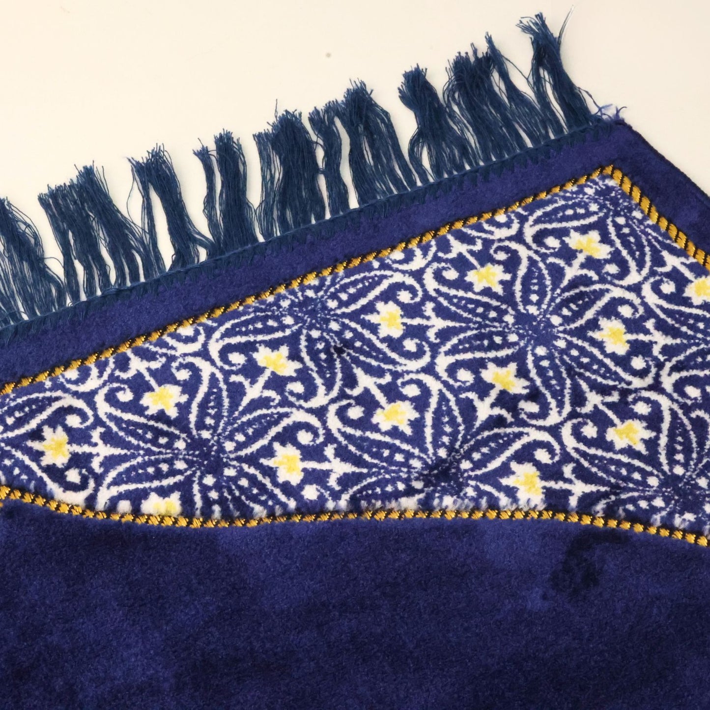 Basic Pakistani Muslim Prayer Rug
