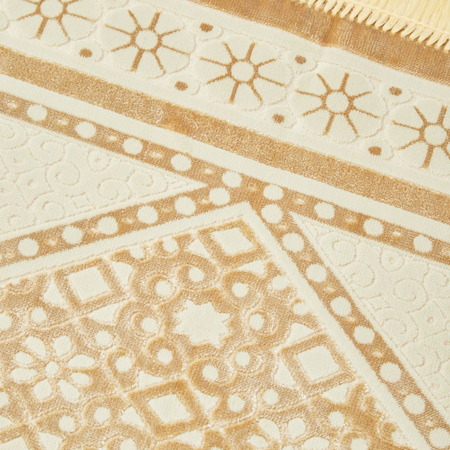 Glossy Embossed Flowers Muslim Prayer Rug