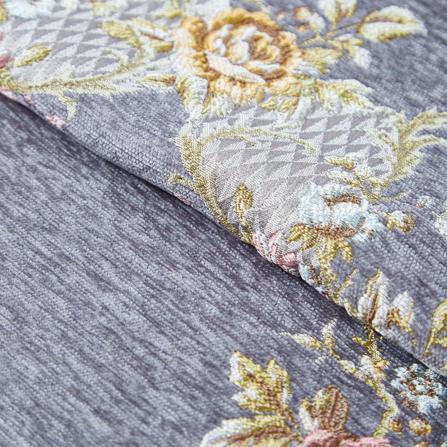 Diamond Pattern Embroidered Rug With Latex Pad