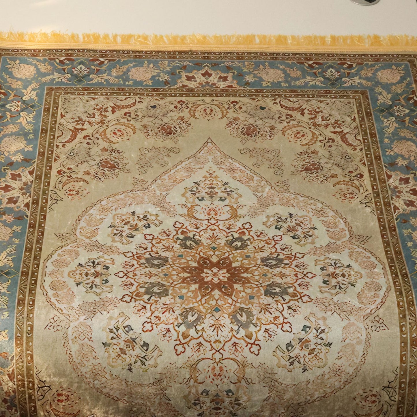 Shiny Persian Pattern Muslin Prayer Rug